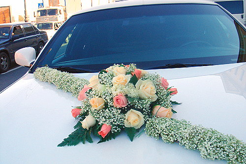 Украшение машины на свадьбу в Минске - бесплатно при заказе лимузина!